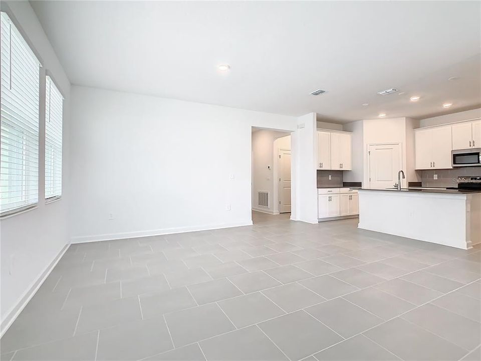 For Rent: $2,600 (4 beds, 3 baths, 2196 Square Feet)