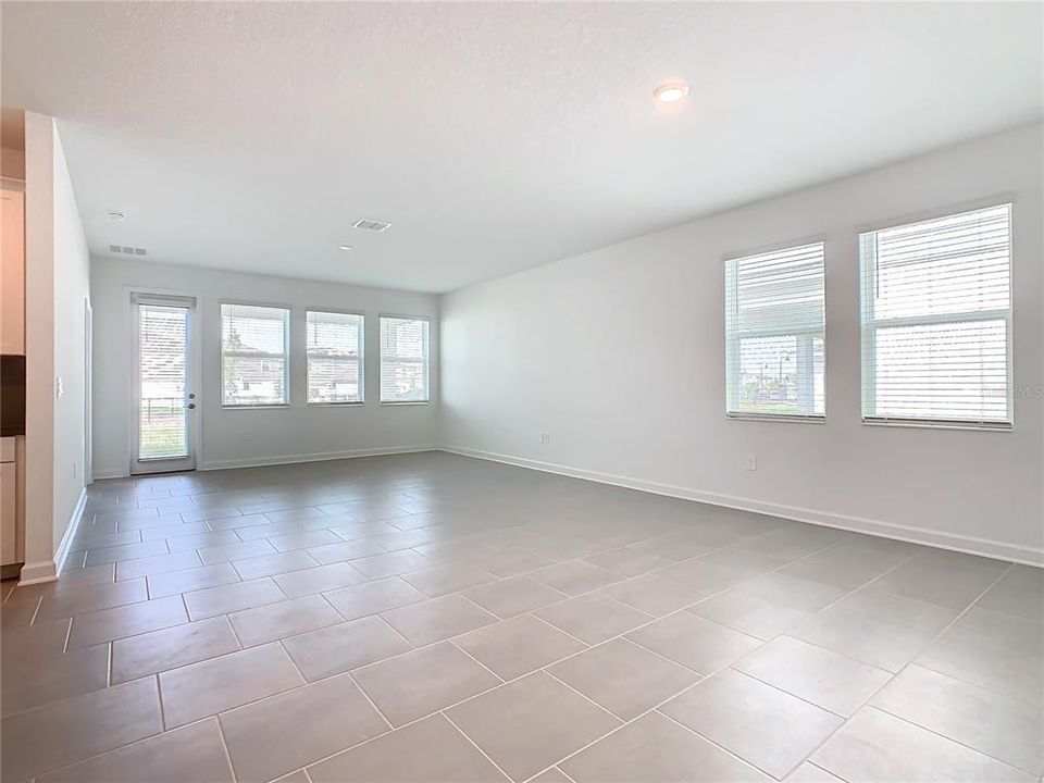 For Rent: $2,600 (4 beds, 3 baths, 2196 Square Feet)