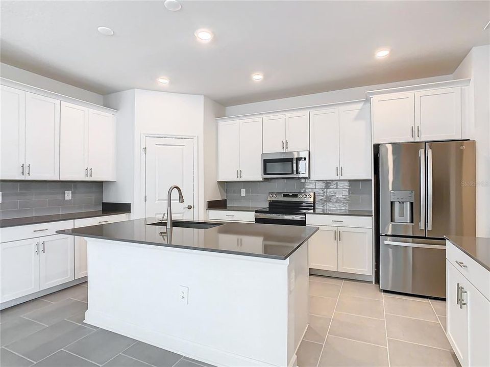 For Rent: $2,600 (4 beds, 3 baths, 2196 Square Feet)