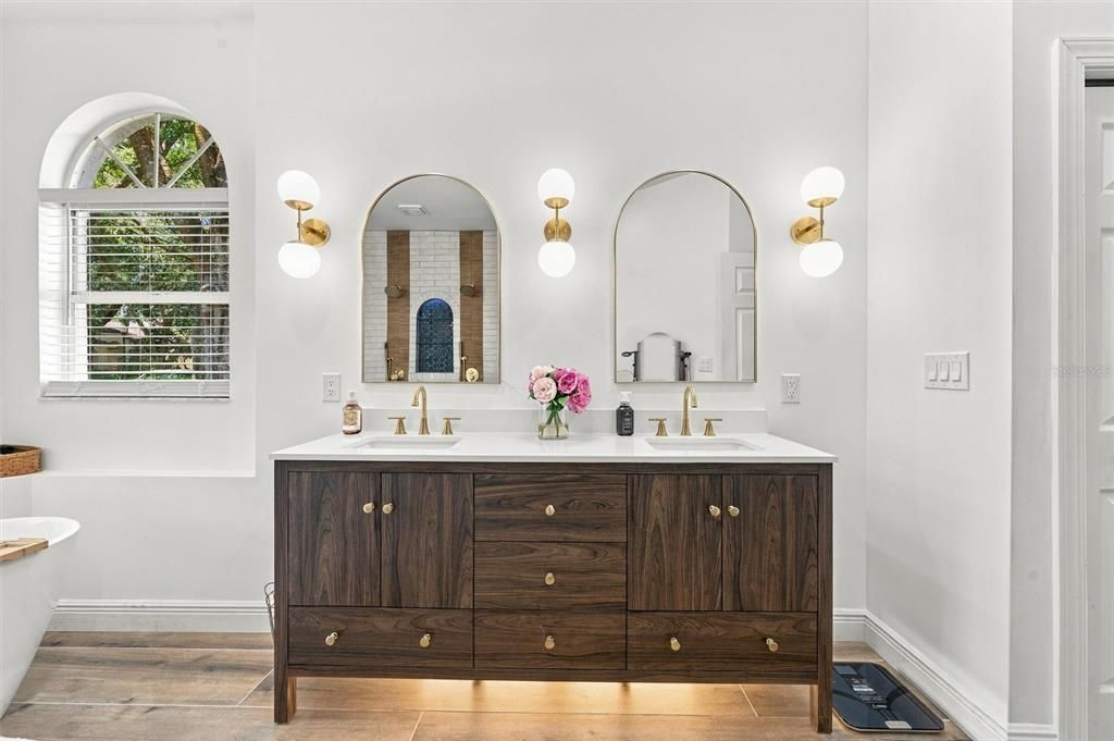 For Sale: $650,000 (4 beds, 3 baths, 2505 Square Feet)