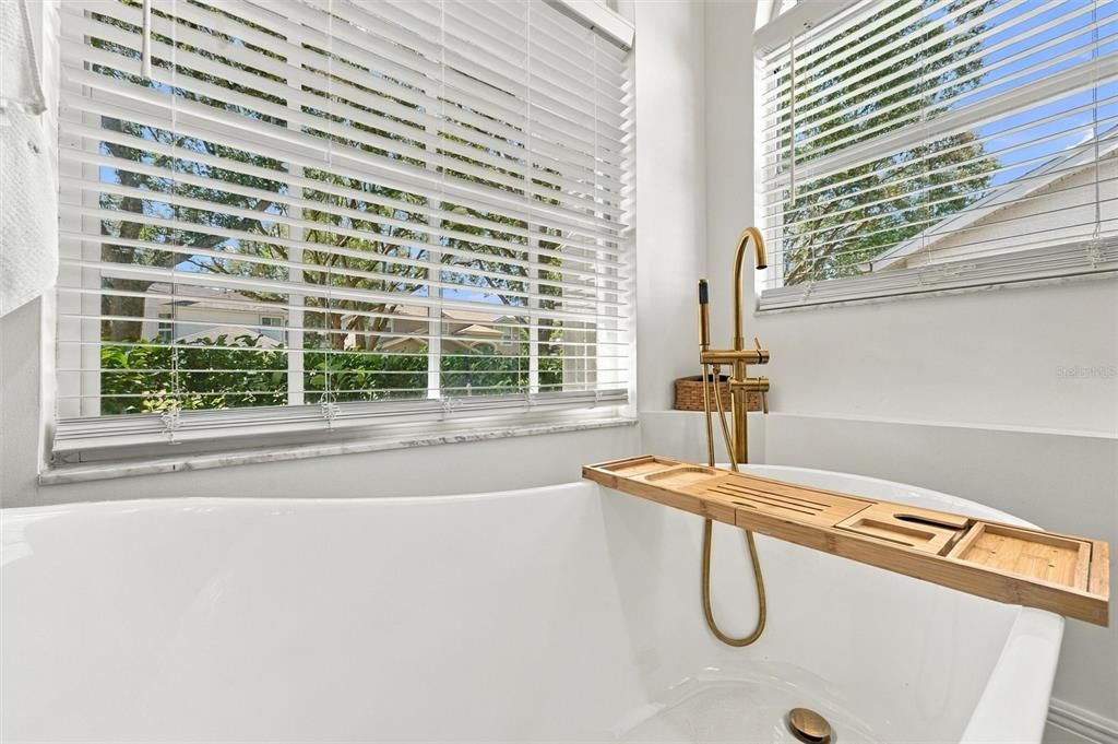 For Sale: $650,000 (4 beds, 3 baths, 2505 Square Feet)