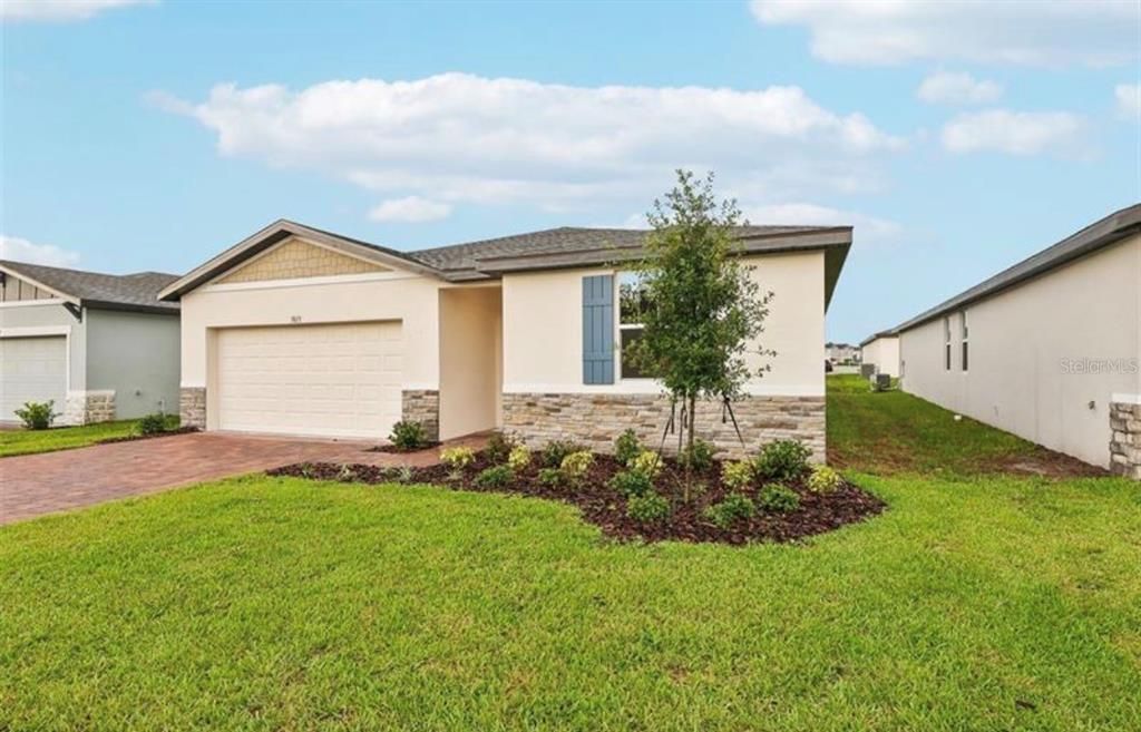 For Rent: $2,300 (4 beds, 3 baths, 1988 Square Feet)