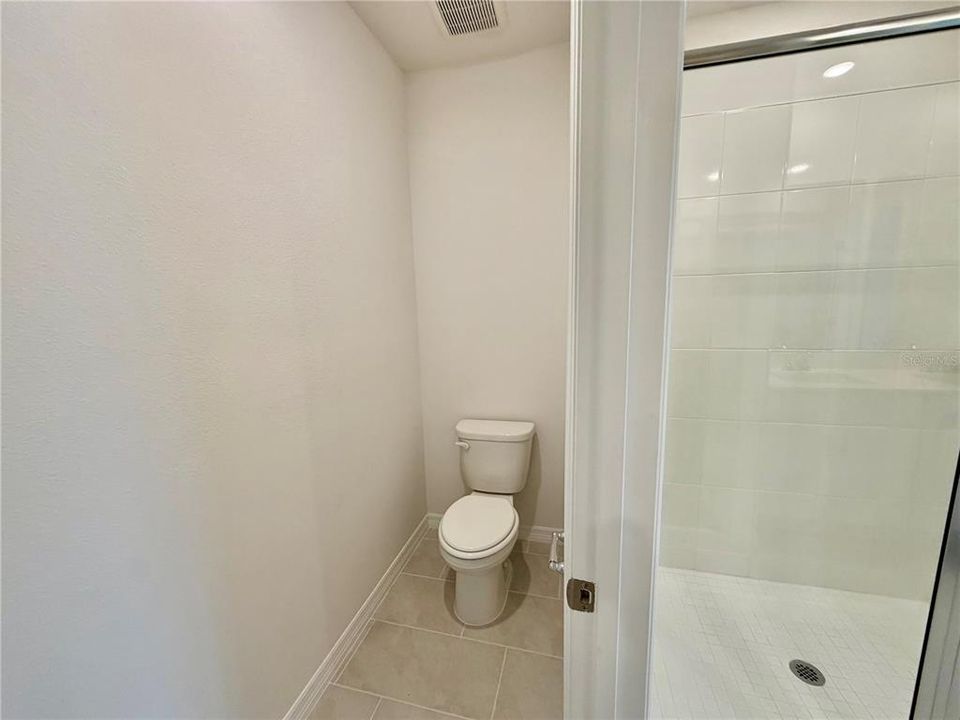 For Rent: $2,300 (4 beds, 3 baths, 1988 Square Feet)