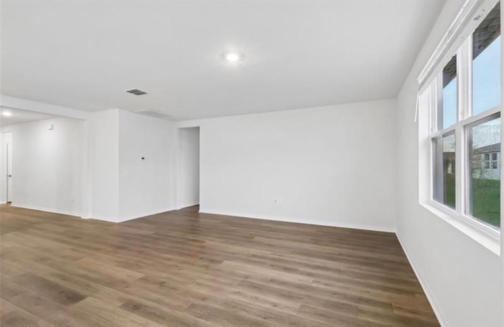 For Rent: $2,300 (4 beds, 3 baths, 1988 Square Feet)