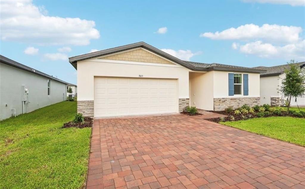 For Rent: $2,300 (4 beds, 3 baths, 1988 Square Feet)