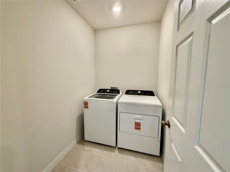For Rent: $2,300 (4 beds, 3 baths, 1988 Square Feet)