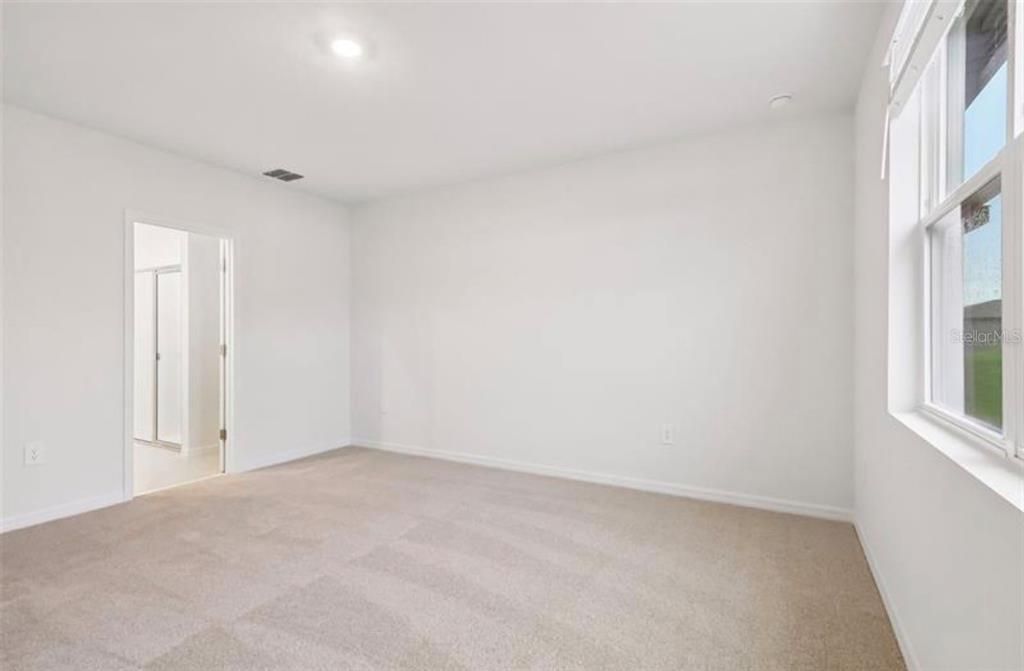 For Rent: $2,300 (4 beds, 3 baths, 1988 Square Feet)