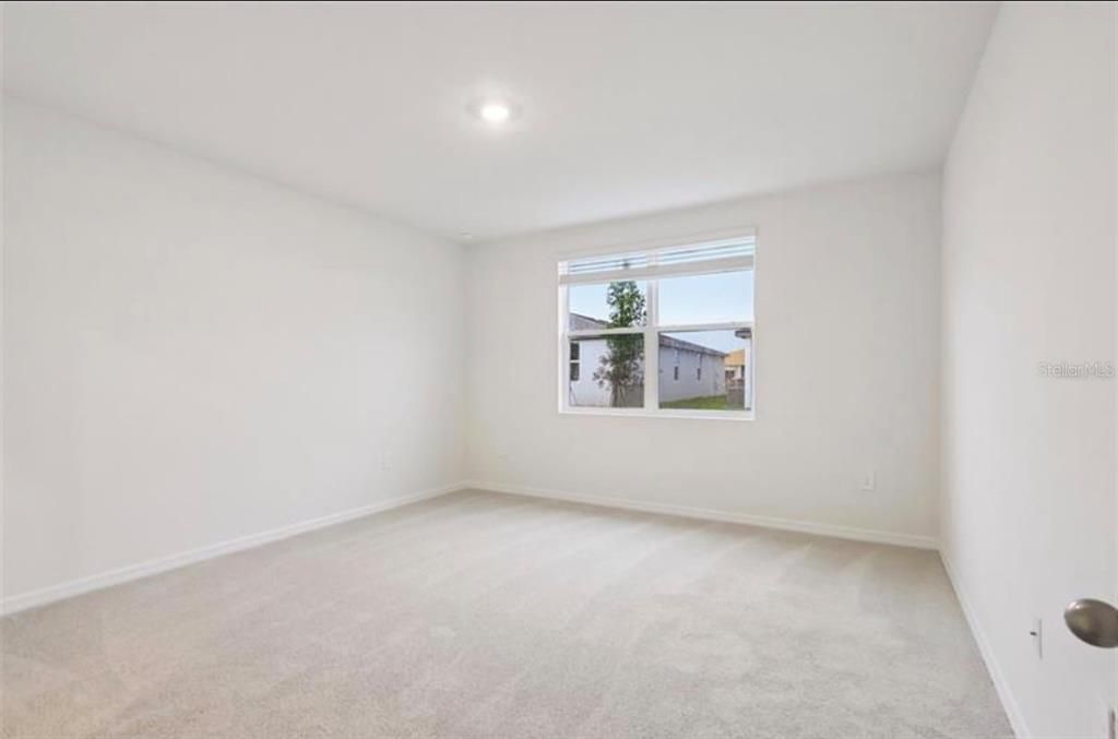 For Rent: $2,300 (4 beds, 3 baths, 1988 Square Feet)