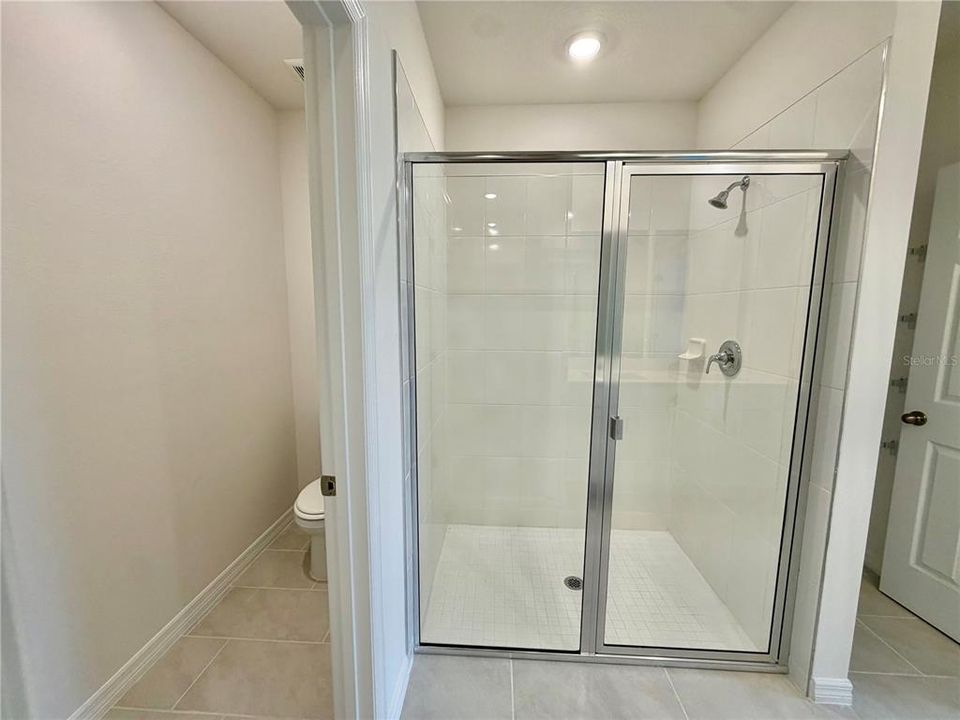 For Rent: $2,300 (4 beds, 3 baths, 1988 Square Feet)
