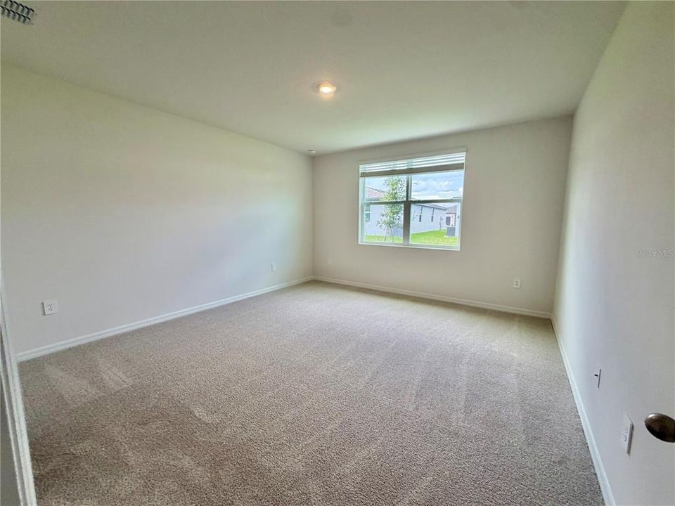 For Rent: $2,300 (4 beds, 3 baths, 1988 Square Feet)