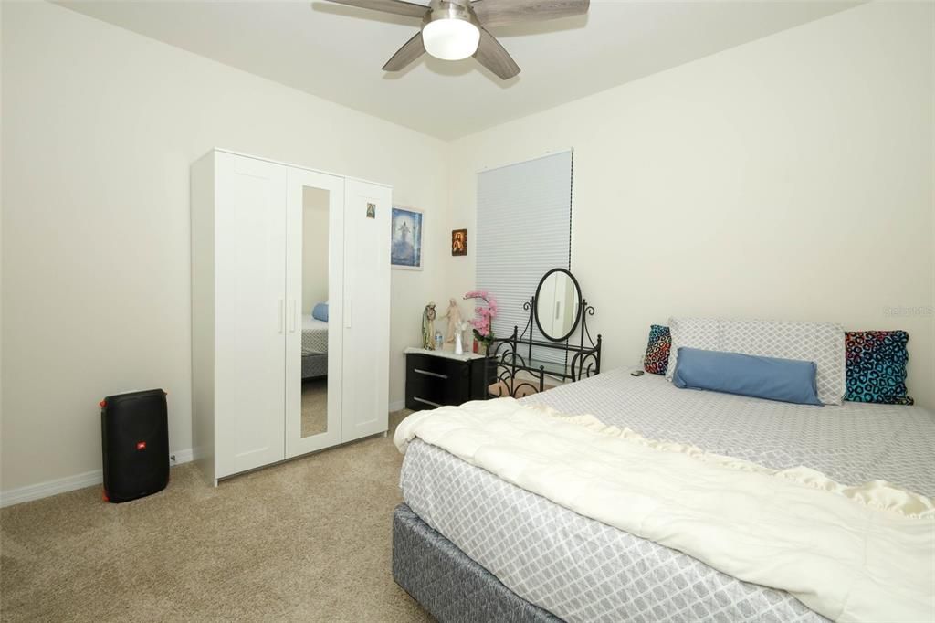 For Rent: $2,800 (4 beds, 2 baths, 1811 Square Feet)
