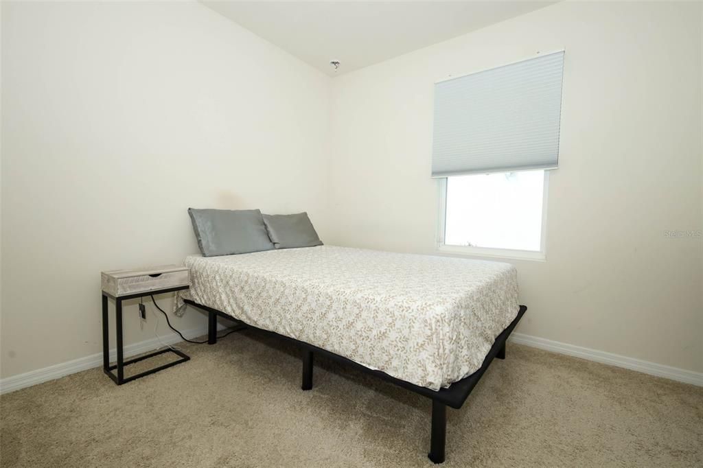 For Rent: $2,800 (4 beds, 2 baths, 1811 Square Feet)