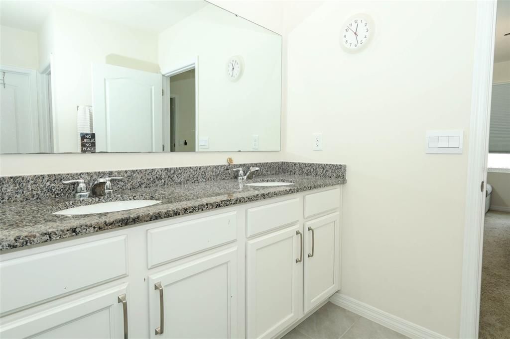 For Rent: $2,800 (4 beds, 2 baths, 1811 Square Feet)