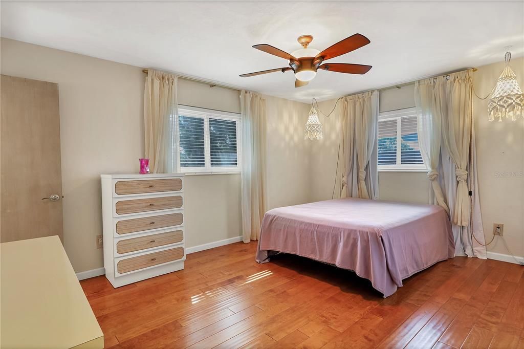 En Venta: $495,000 (2 camas, 2 baños, 1300 Pies cuadrados)