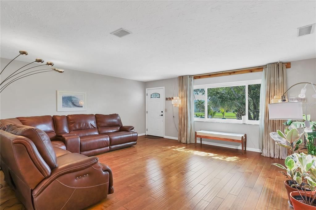 En Venta: $495,000 (2 camas, 2 baños, 1300 Pies cuadrados)