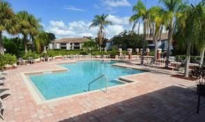 For Sale: $119,000 (1 beds, 1 baths, 729 Square Feet)