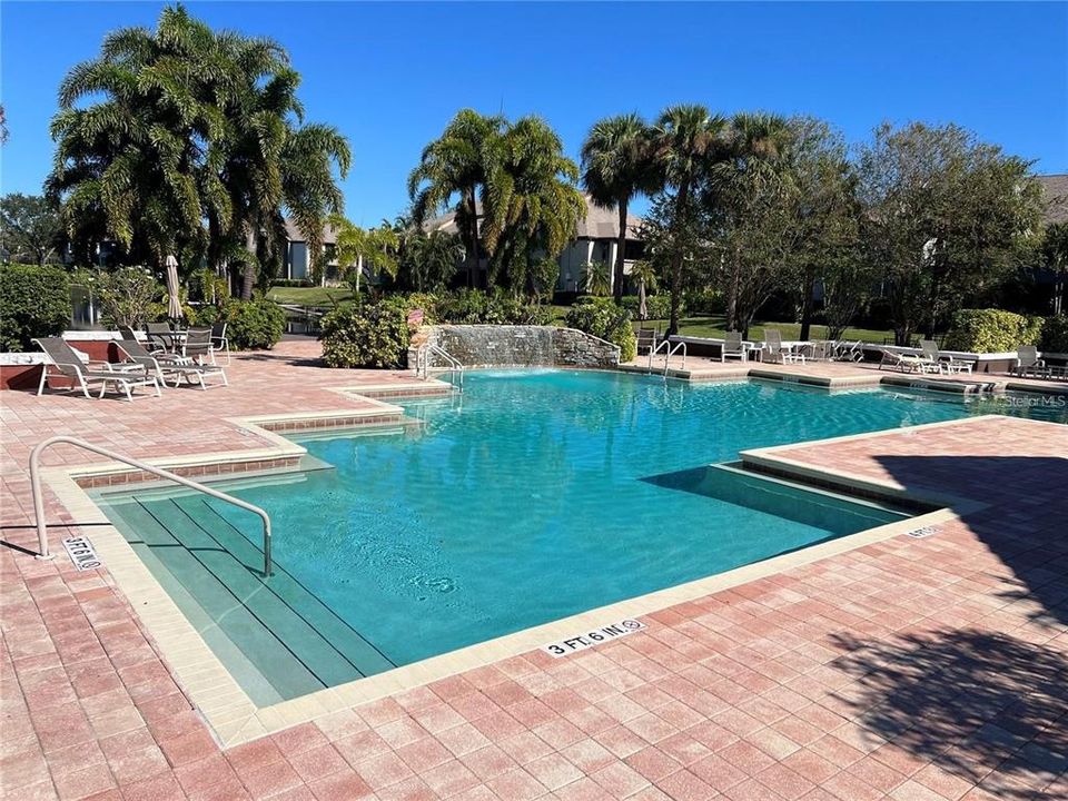 For Sale: $119,000 (1 beds, 1 baths, 729 Square Feet)