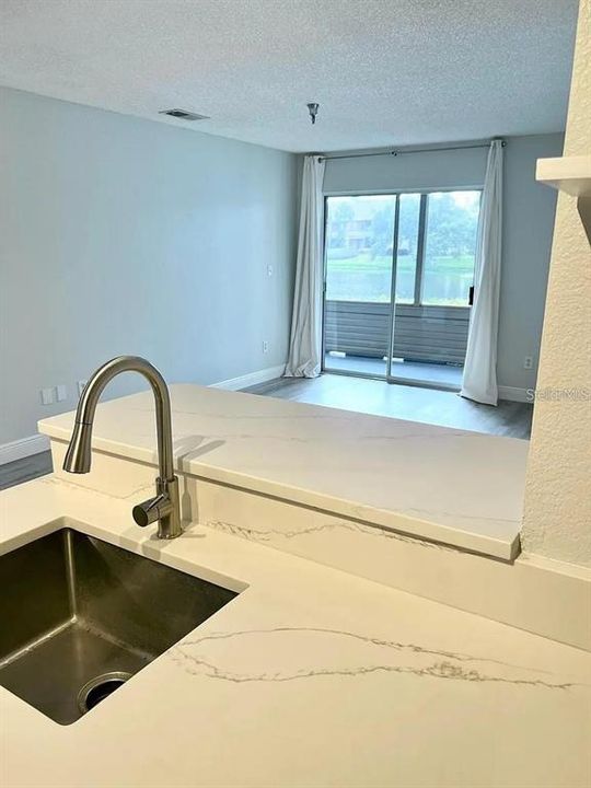 For Sale: $119,000 (1 beds, 1 baths, 729 Square Feet)