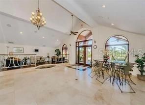 For Sale: $119,000 (1 beds, 1 baths, 729 Square Feet)