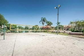 For Sale: $119,000 (1 beds, 1 baths, 729 Square Feet)