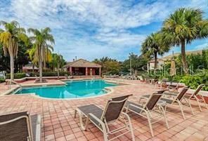 For Sale: $119,000 (1 beds, 1 baths, 729 Square Feet)