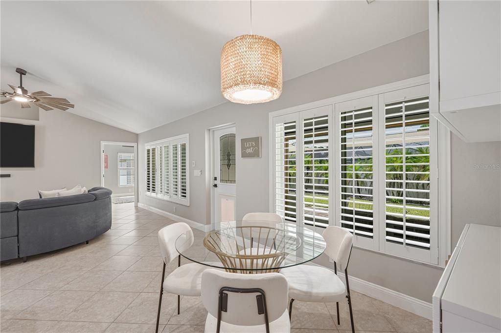 En Venta: $429,000 (4 camas, 2 baños, 2219 Pies cuadrados)