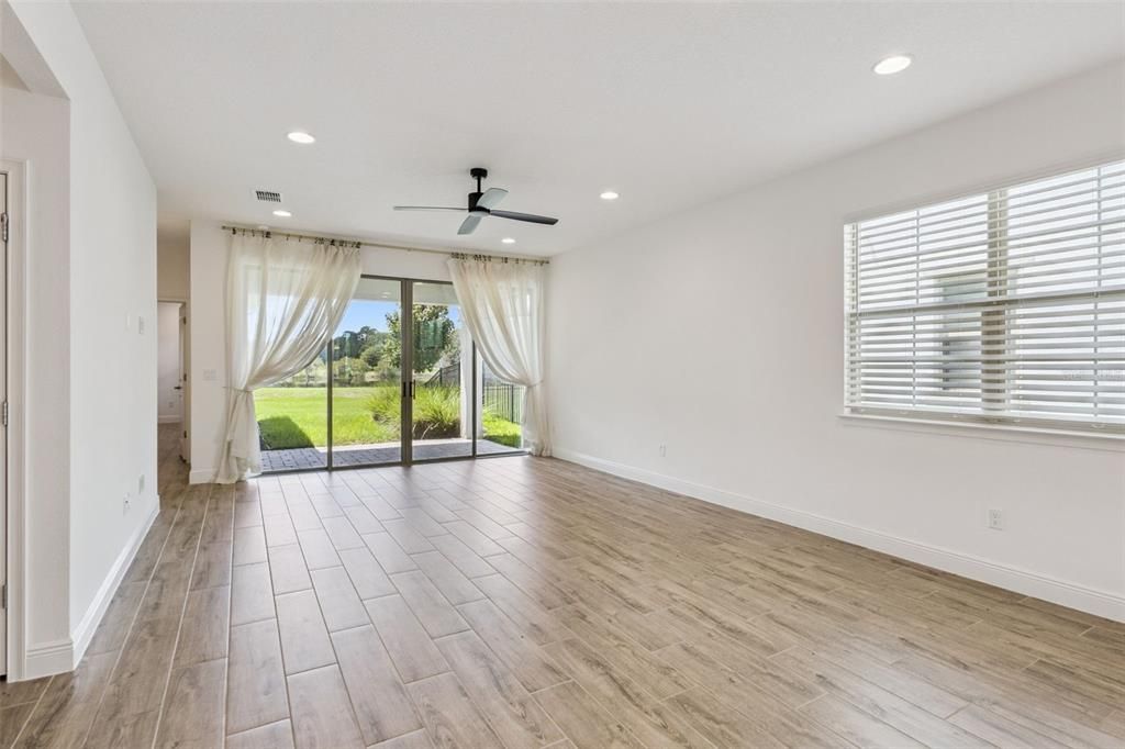 For Sale: $362,500 (3 beds, 2 baths, 1580 Square Feet)