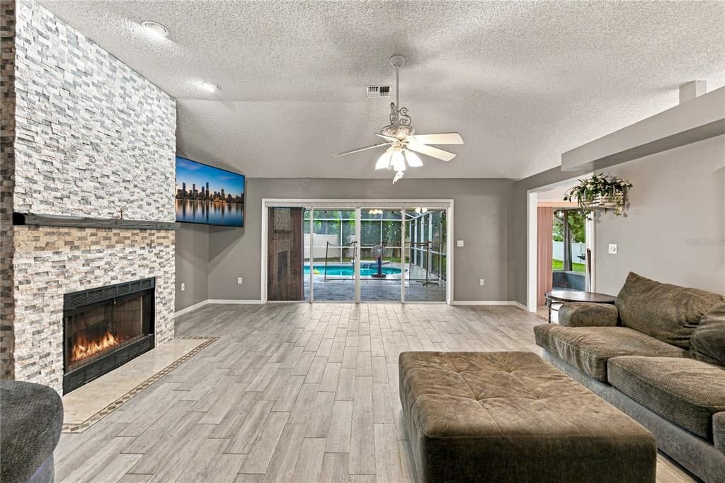 For Sale: $429,900 (3 beds, 2 baths, 1975 Square Feet)