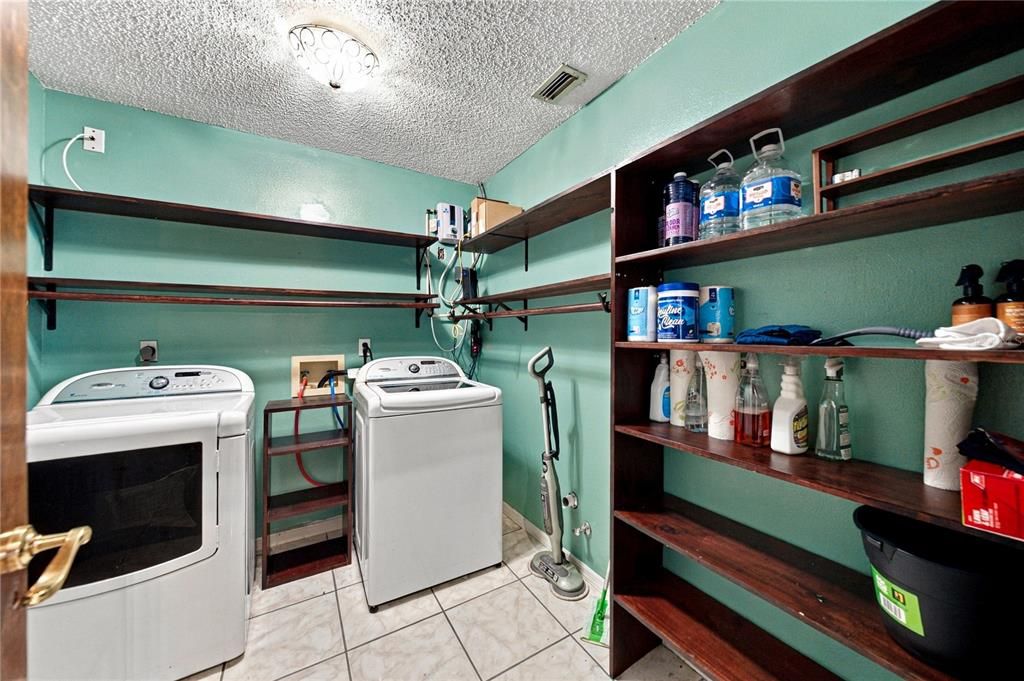 For Sale: $429,900 (3 beds, 2 baths, 1975 Square Feet)
