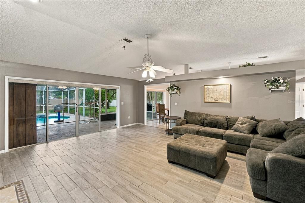 For Sale: $429,900 (3 beds, 2 baths, 1975 Square Feet)