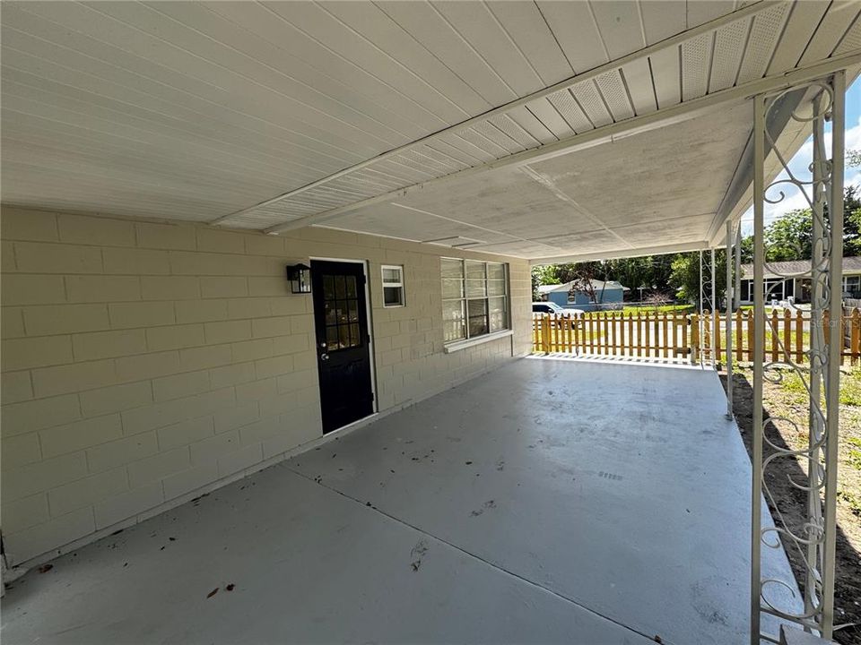 For Rent: $1,450 (4 beds, 2 baths, 1164 Square Feet)