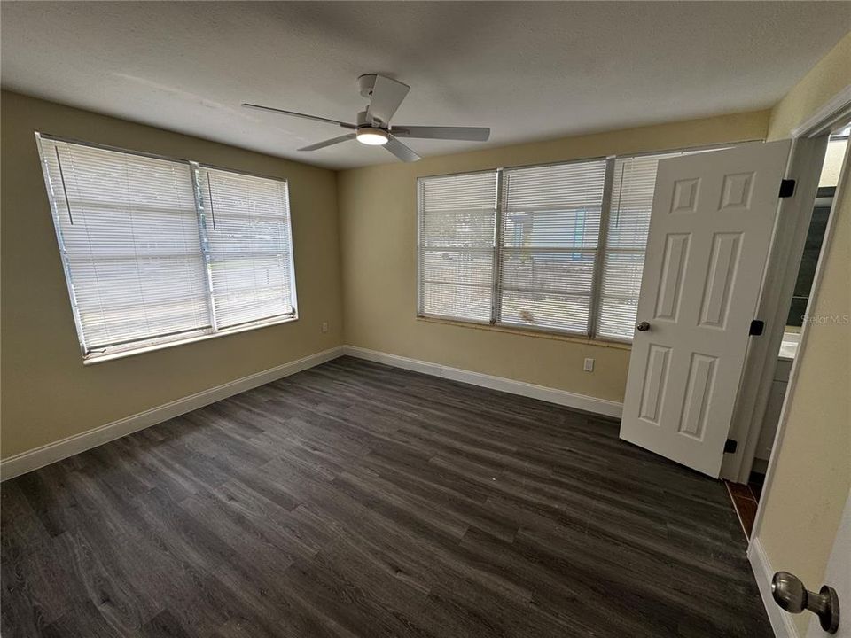For Rent: $1,450 (4 beds, 2 baths, 1164 Square Feet)
