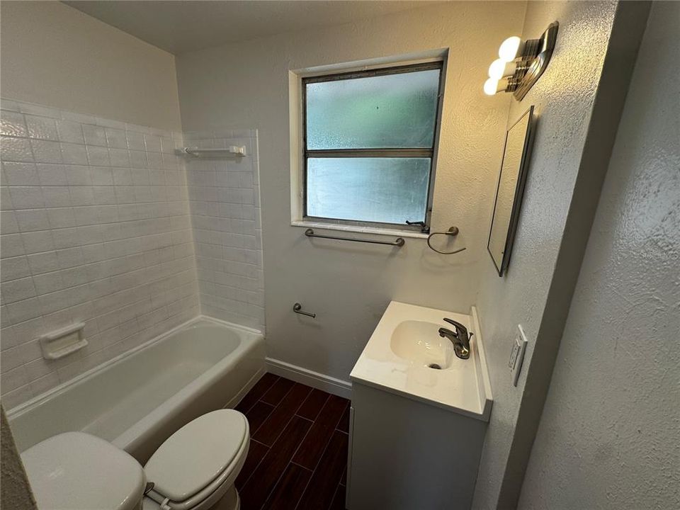 For Rent: $1,450 (4 beds, 2 baths, 1164 Square Feet)