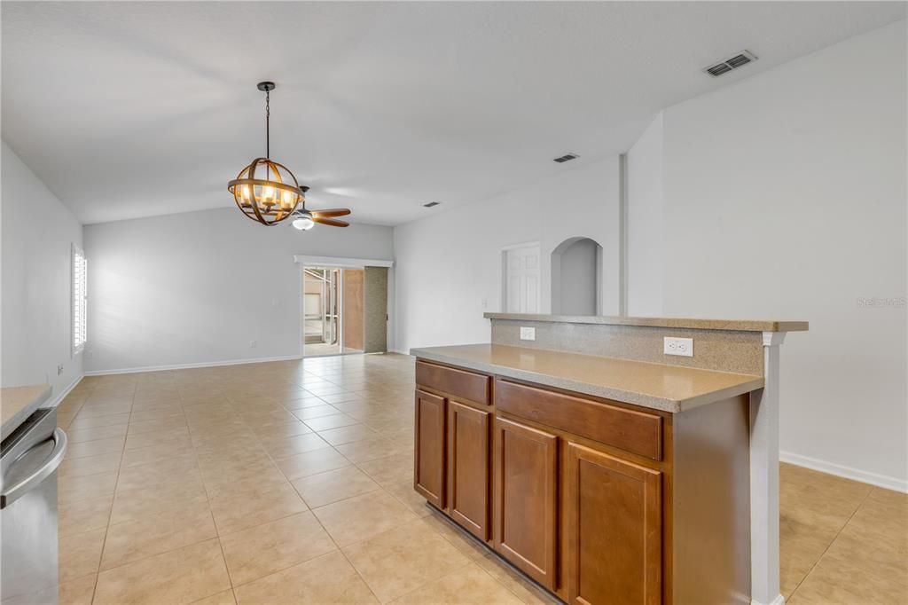 En Venta: $439,900 (4 camas, 2 baños, 2202 Pies cuadrados)