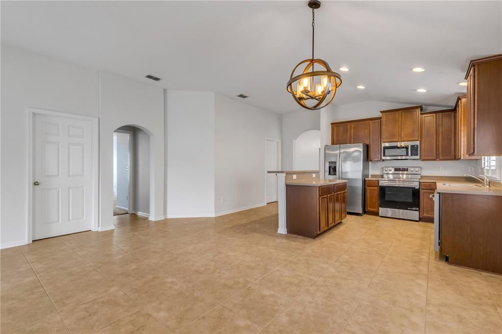 En Venta: $439,900 (4 camas, 2 baños, 2202 Pies cuadrados)