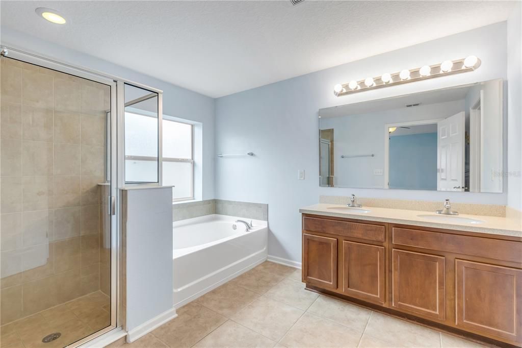En Venta: $439,900 (4 camas, 2 baños, 2202 Pies cuadrados)