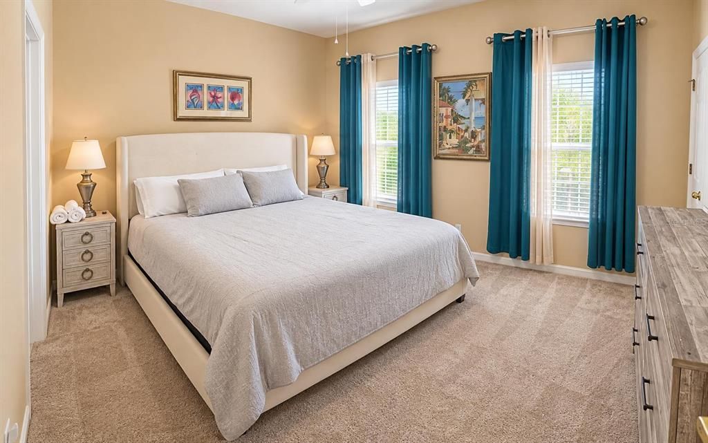 For Sale: $269,900 (4 beds, 2 baths, 1400 Square Feet)