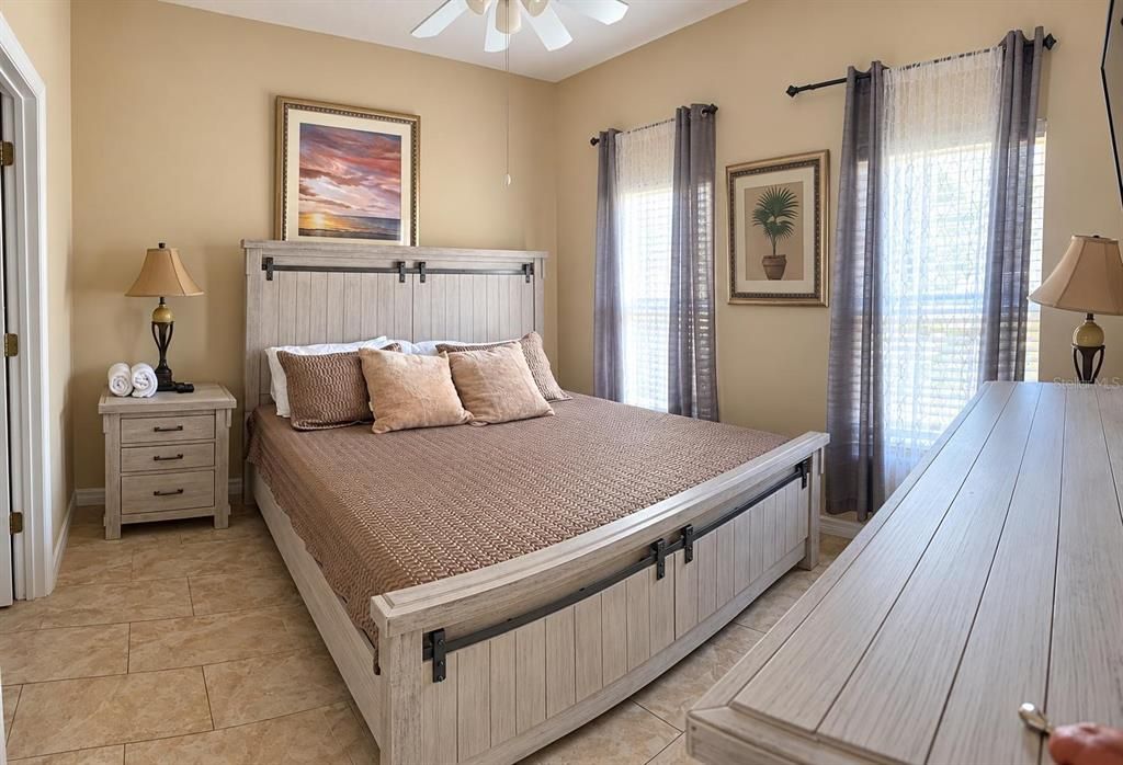 For Sale: $269,900 (4 beds, 2 baths, 1400 Square Feet)