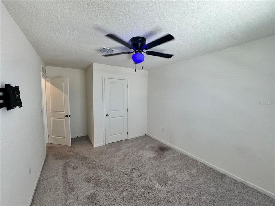 For Rent: $2,400 (4 beds, 2 baths, 1966 Square Feet)