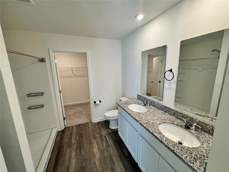 For Rent: $2,400 (4 beds, 2 baths, 1966 Square Feet)
