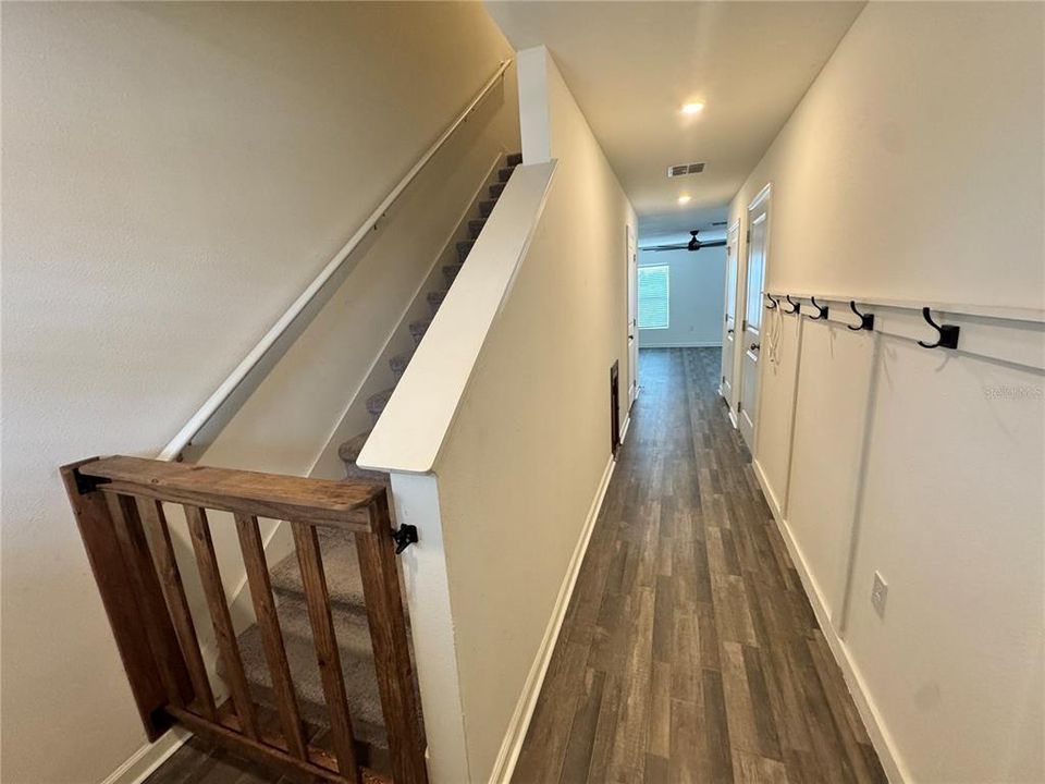 For Rent: $2,400 (4 beds, 2 baths, 1966 Square Feet)