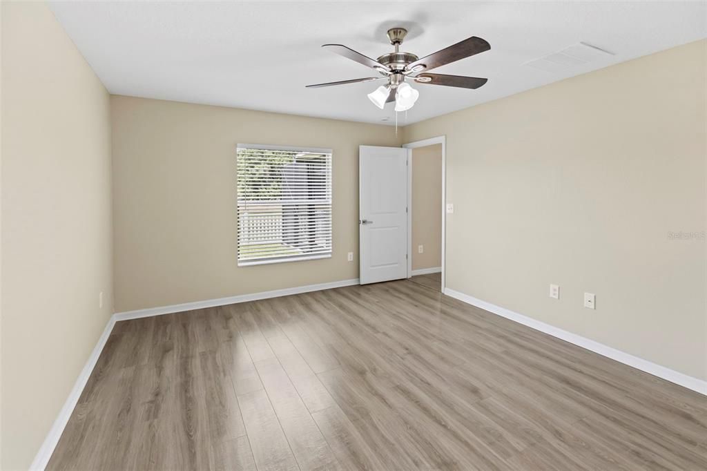 For Sale: $390,000 (4 beds, 2 baths, 1922 Square Feet)