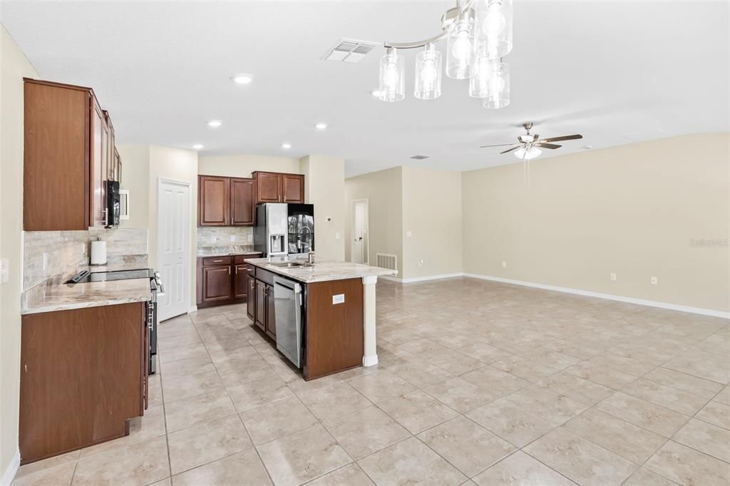 For Sale: $390,000 (4 beds, 2 baths, 1922 Square Feet)