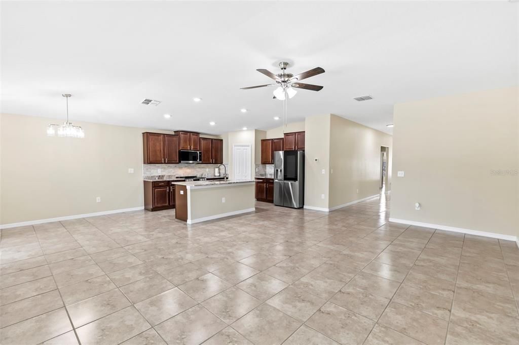 For Sale: $390,000 (4 beds, 2 baths, 1922 Square Feet)