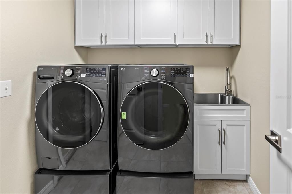 For Sale: $390,000 (4 beds, 2 baths, 1922 Square Feet)