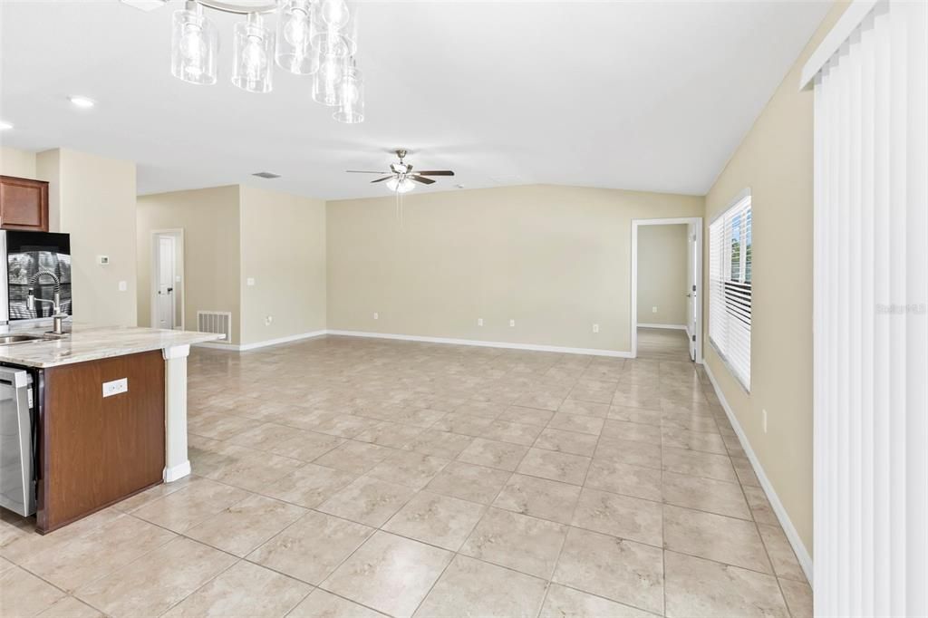 For Sale: $390,000 (4 beds, 2 baths, 1922 Square Feet)
