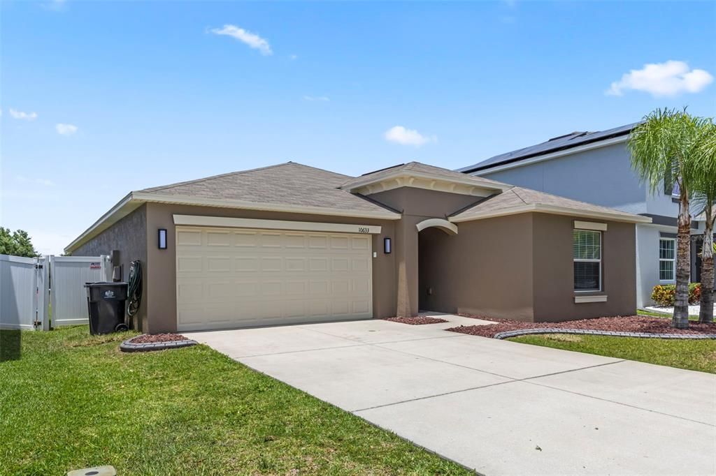 For Sale: $390,000 (4 beds, 2 baths, 1922 Square Feet)