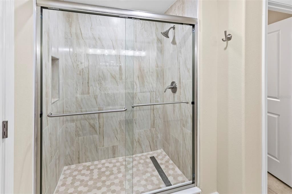 For Sale: $390,000 (4 beds, 2 baths, 1922 Square Feet)
