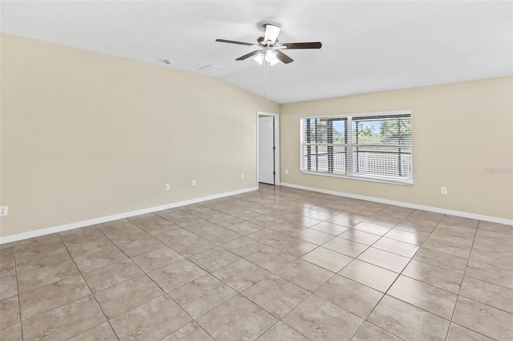 For Sale: $390,000 (4 beds, 2 baths, 1922 Square Feet)