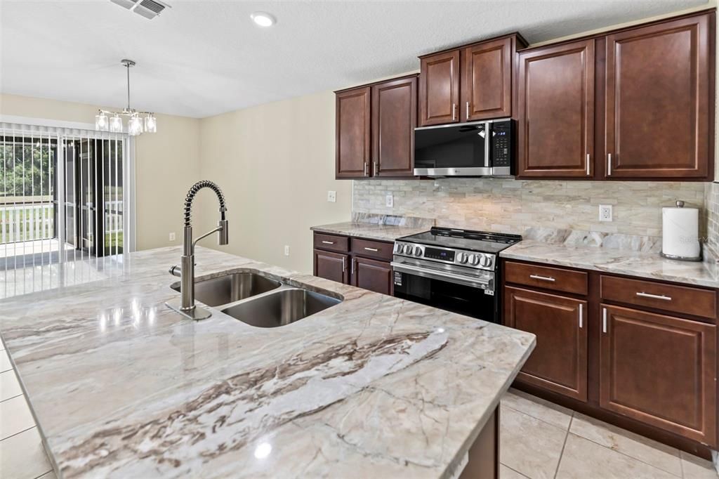 For Sale: $390,000 (4 beds, 2 baths, 1922 Square Feet)